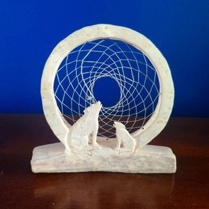 Small carving with wolves and dreamcatcher